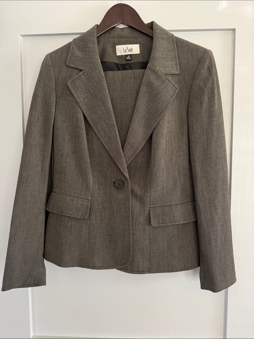 Le Suit Women's  Single-Button Tailored Blazer with Skirt Suit Set